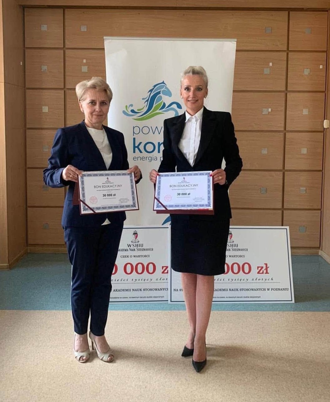 Przekazanie bonów edukacyjnych WSHIU – powiat koniński
