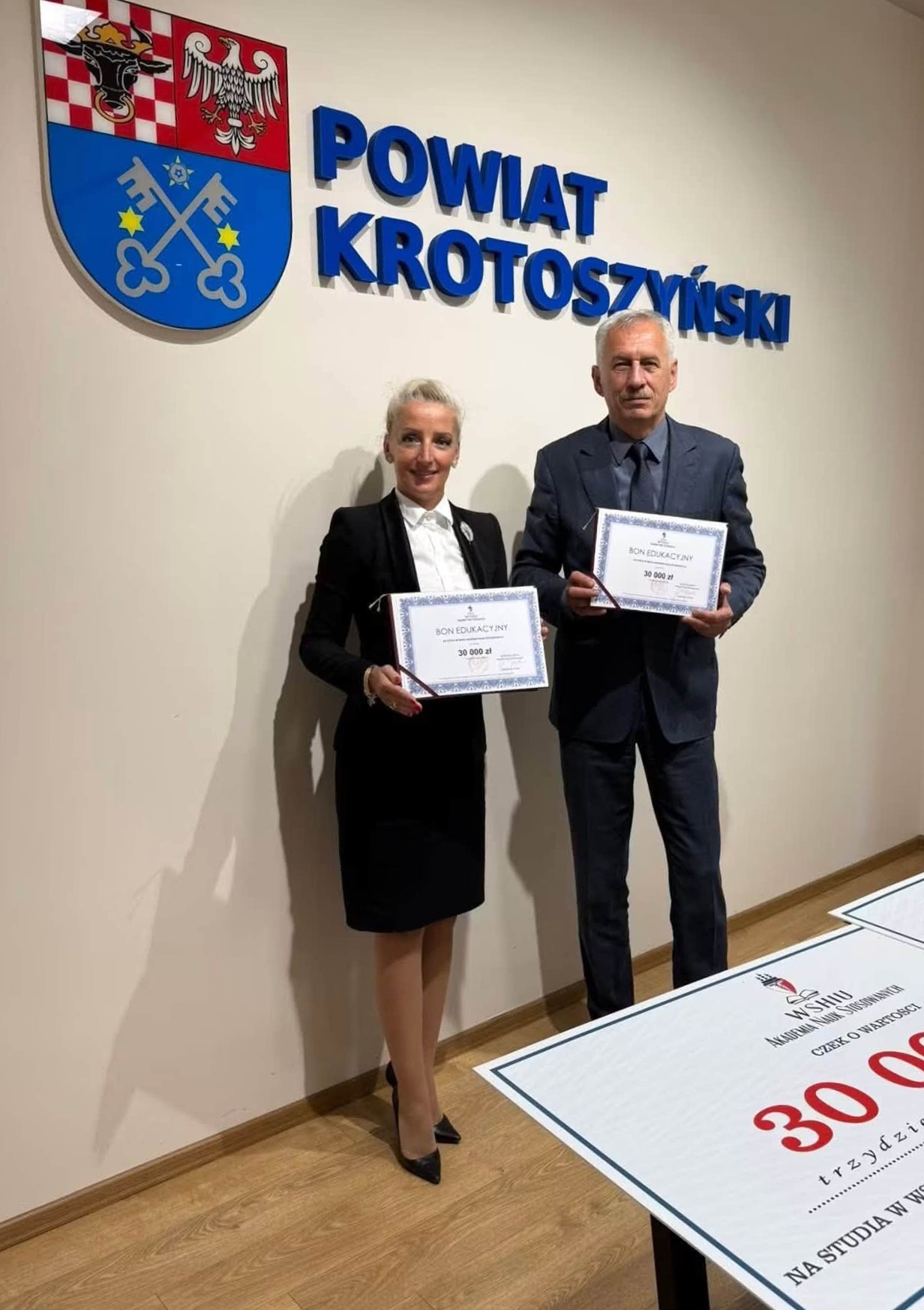 Przekazanie bonów edukacyjnych WSHIU – powiat krotoszyński