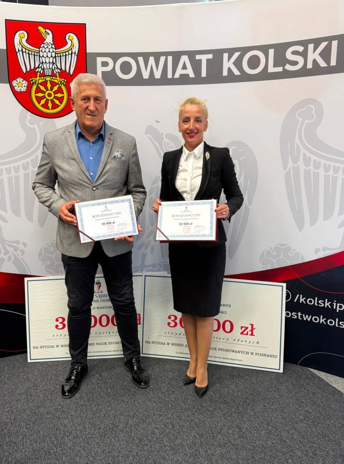 Przekazanie bonów edukacyjnych WSHIU – powiat kolski